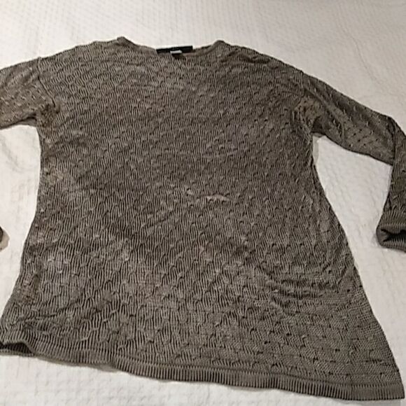 Sweater    - Picture 2 of 6